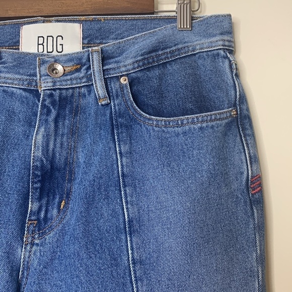 BDG + Urban Outfitters Dad Slim Tapered Fit Distressed Raw Step Hem Denim Jeans - Picture 8 of 17